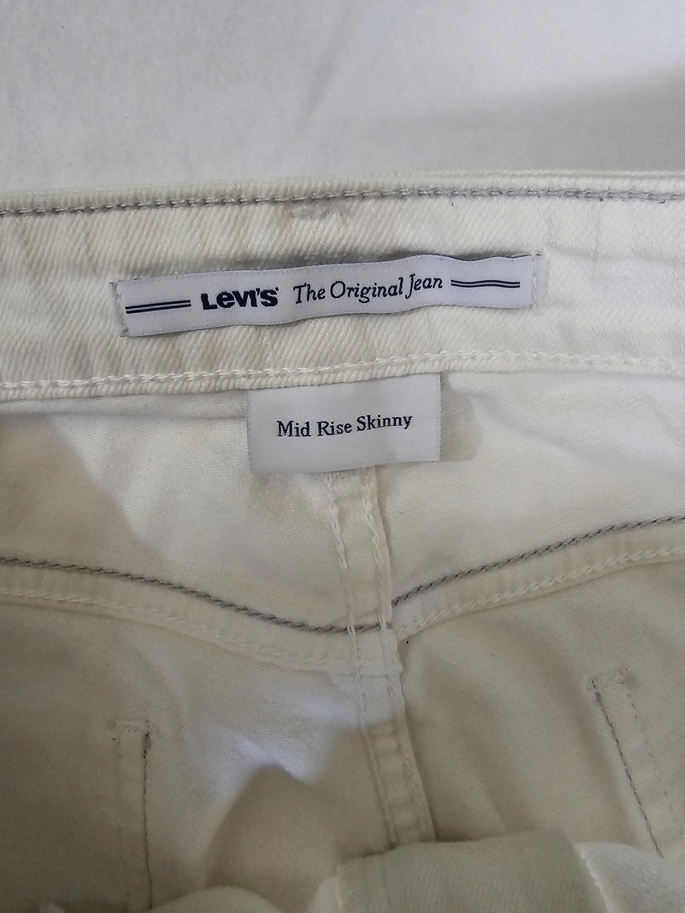 Levi's Mid Rise Skinny Jeans in White